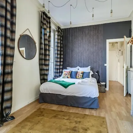Appartement Amazing 3 Bedroom Parijs