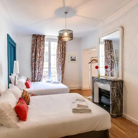 Appartement Amazing 3 Bedroom Parijs