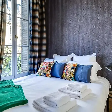 Amazing 3 Bedroom Appartement Parijs